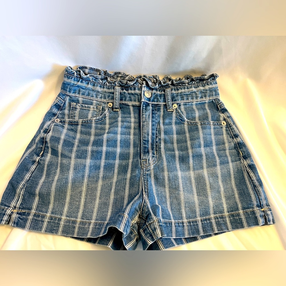 American Eagle Highest Rise Mom Short Size 0.